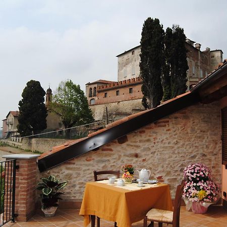 All'Ombra del Castello Cigliè Esterno foto
