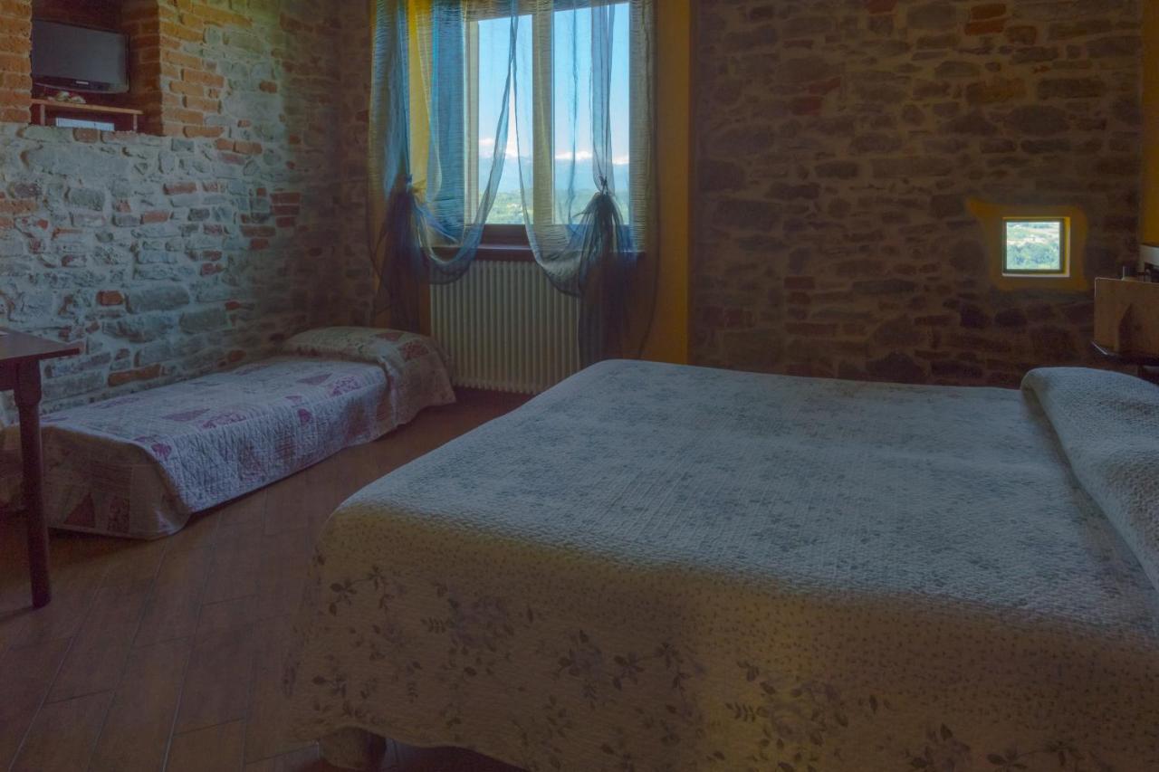 All'Ombra del Castello Cigliè Esterno foto