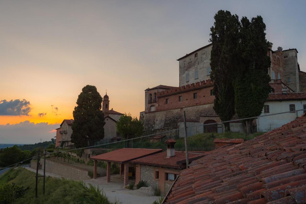All'Ombra del Castello Cigliè Esterno foto
