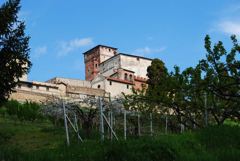 All'Ombra del Castello Cigliè Esterno foto