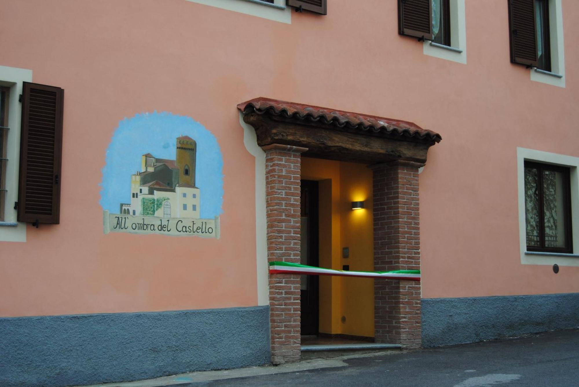 All'Ombra del Castello Cigliè Esterno foto